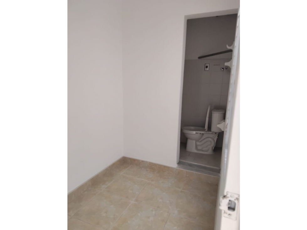 ARRIENDO HERMOSO APTO GRANDE CALASANZ PARTE BAJA — foto 4