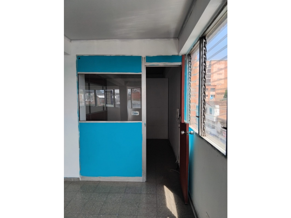 ARRIENDO ESPETACULAR LOCAL COMERCIAL EN TODA LA AVENIDA 30 — foto 4