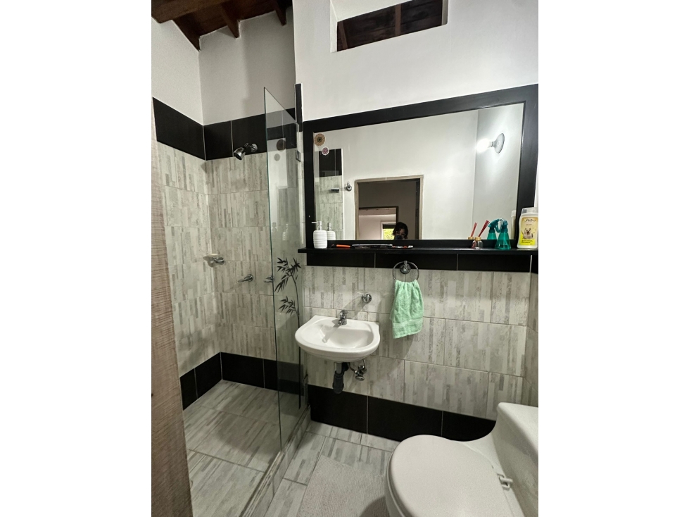 SE VENDE HERMOSO APARTAMENTO EN CARLOS E RESTREPO — foto 4