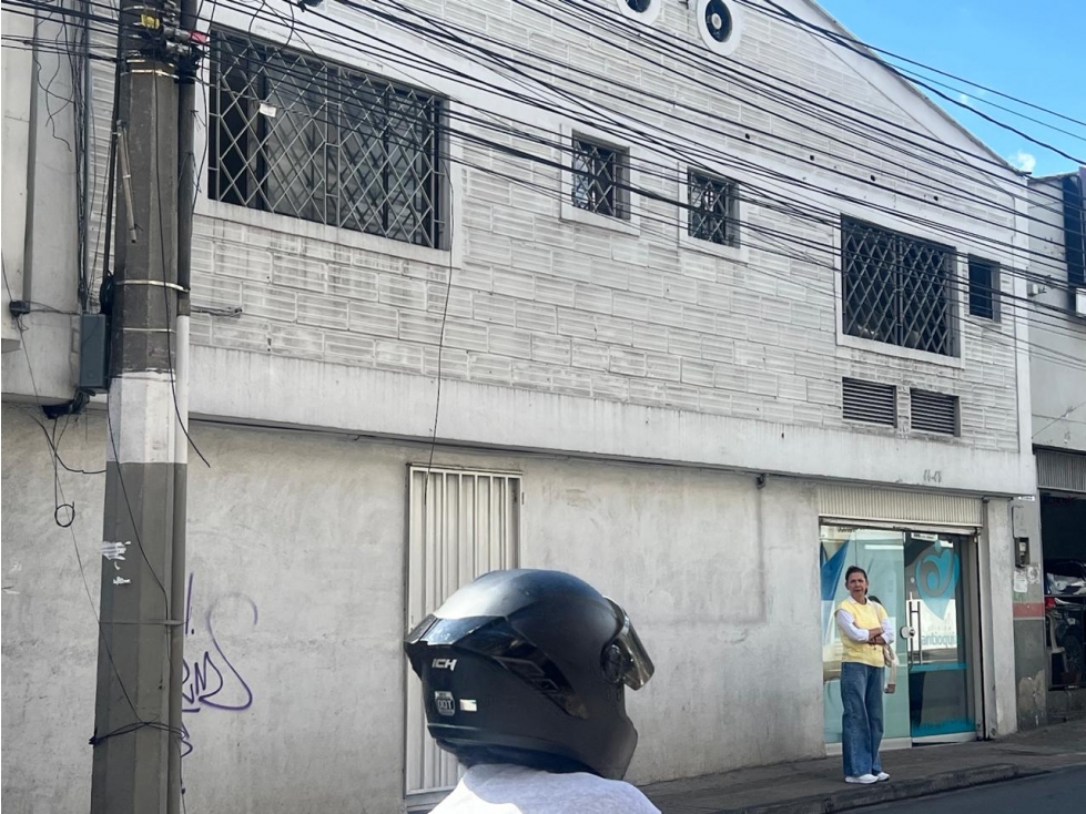 ARRIENDO GRANDE Y ESPETACULAR BODEGA UBICADA, BELLO MANCHESTER — foto 3