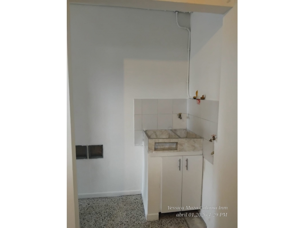 SE ARRIENDA APARTA ESTUDIO EN ROBLEDO — foto 4