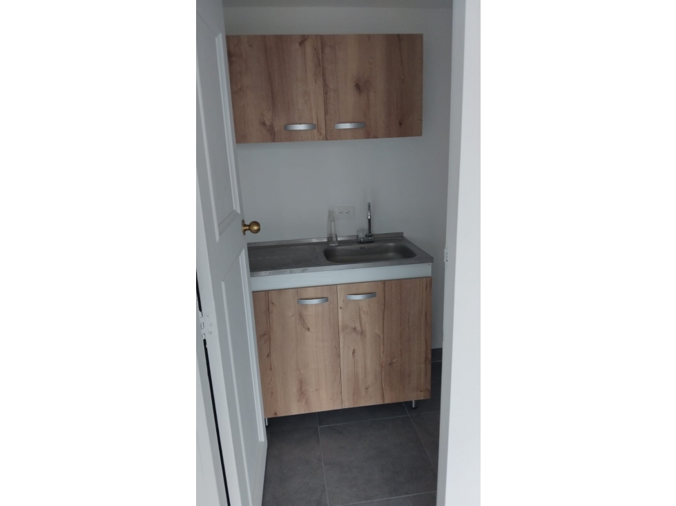 SE VENDE ESPECTACULAR OFICINA EN LA AGUACATALA — foto 3