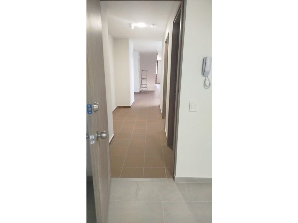 SE ARRIENDA HERMOSO APARTAMENTO CERCA LA 80 PARA ESTRENAR — foto 3