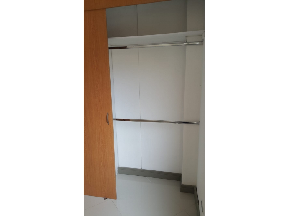 SE ARRIENDA APARTAMENTO CERCA A LA ESTACION DEL METRO — foto 3