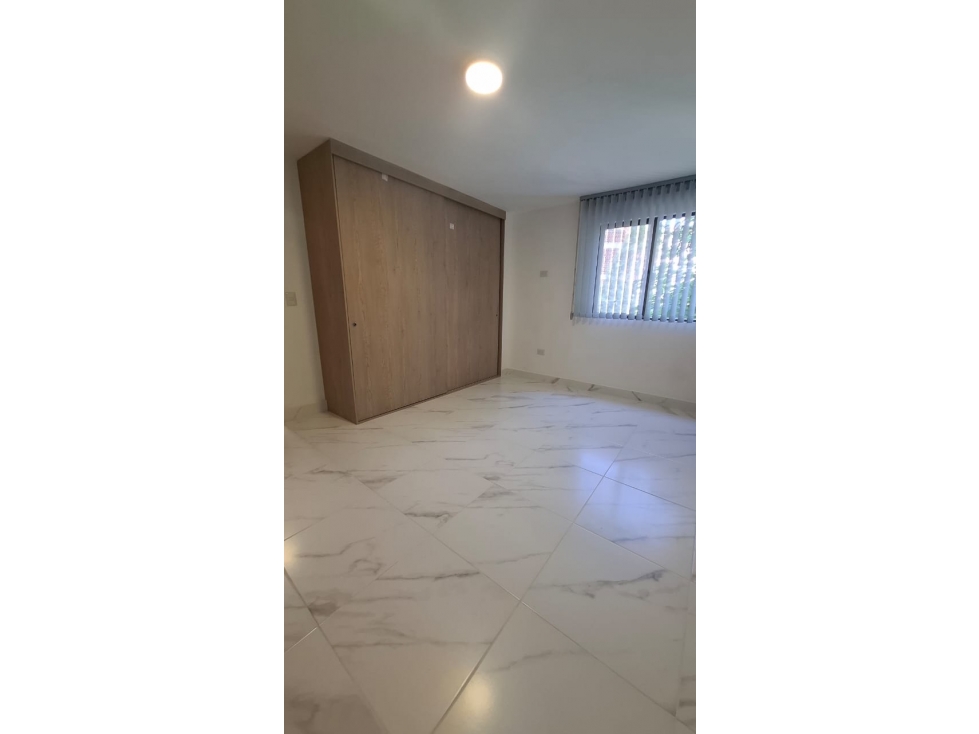SE ARRIENDA ESPECTACULAR APARTAMENTO EN EL POBLADO — foto 4