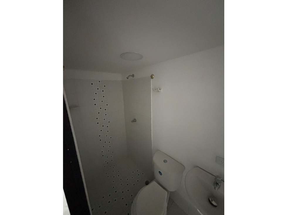SE ARRIENDA HERMOSA CASA EN AV 80 LA AMERICA — foto 5