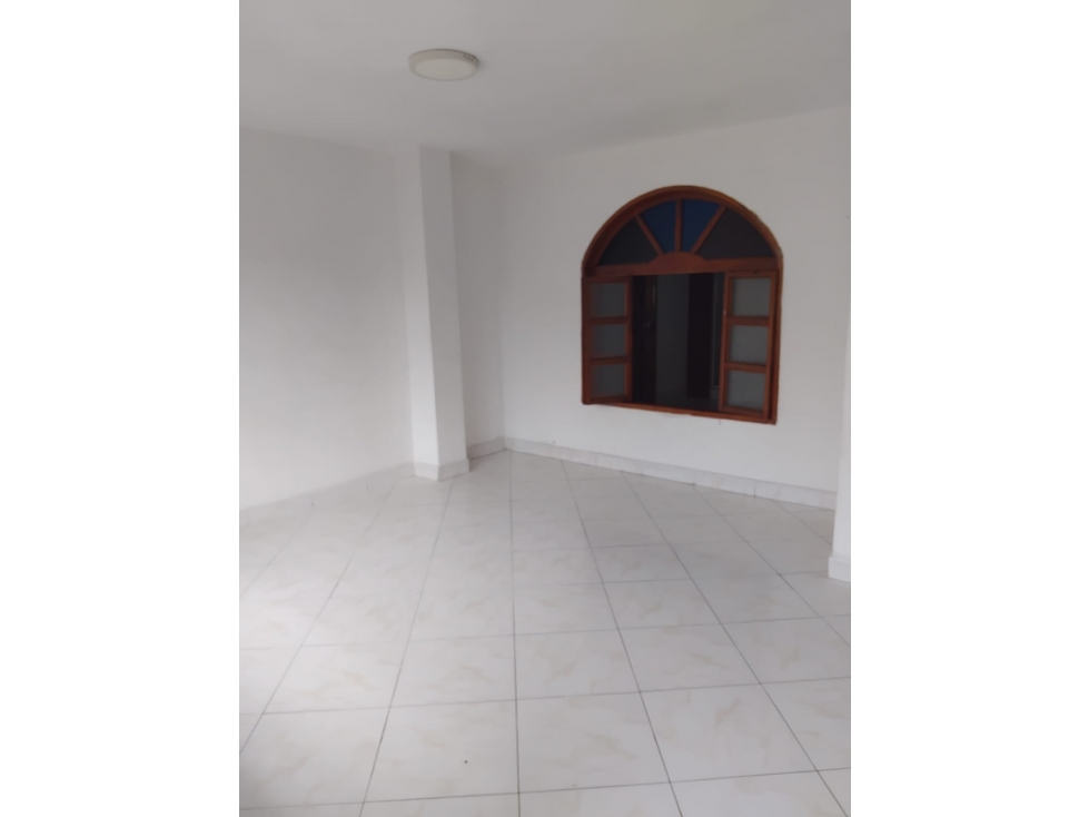 Se arrienda casa en segundo piso en Santa monica — foto 3