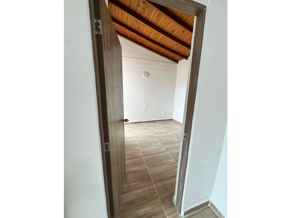 SE VENDE ACOGEDOR APARTAMENTO EN SANTA MONICA — foto 3