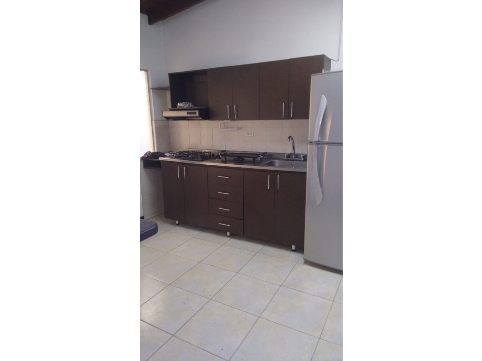 Se arrienda casa comercial en simon Bolivar