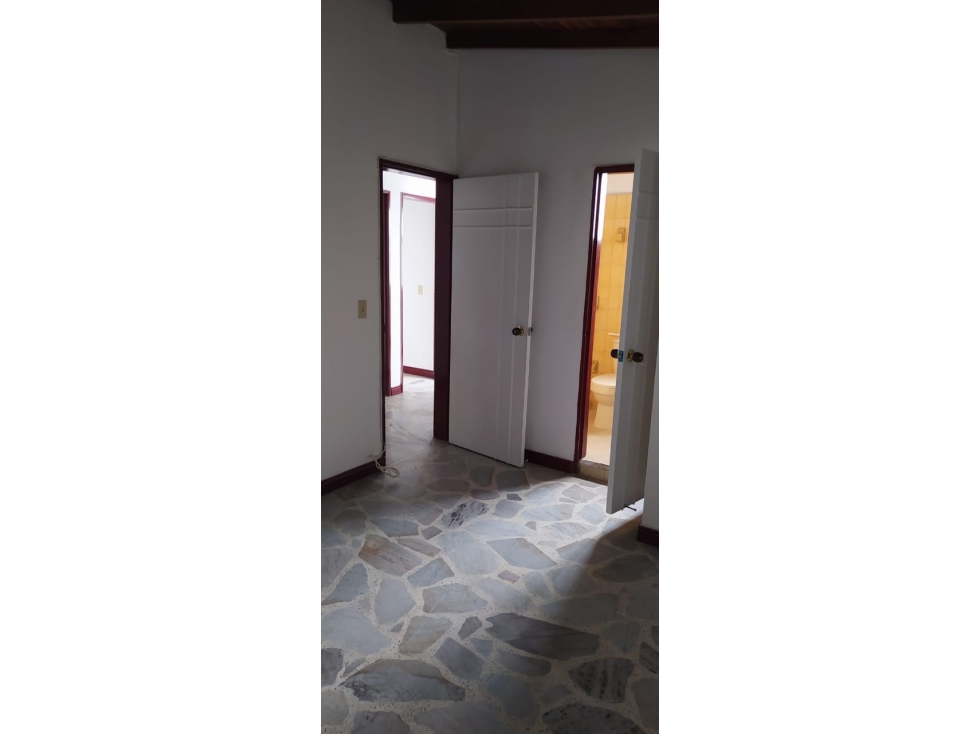Arriendo casa muy amplia en la castellana — foto 4
