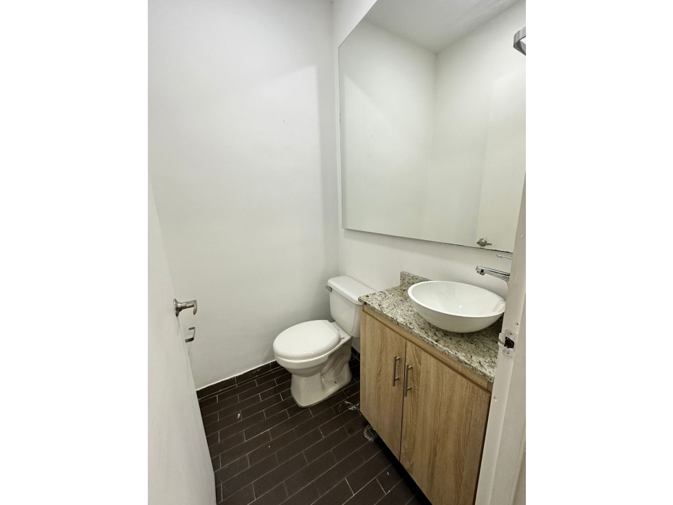 Arriendo oficina independiente en poblado — foto 2