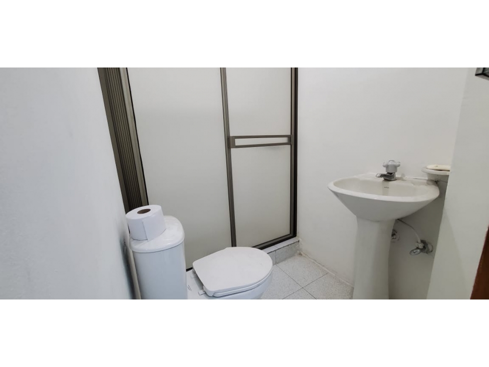 ARRIENDO HERMOSO Y AMPLIO LOCAL CON OFICINAS EN CENTRO DE ENVIGADO - 5