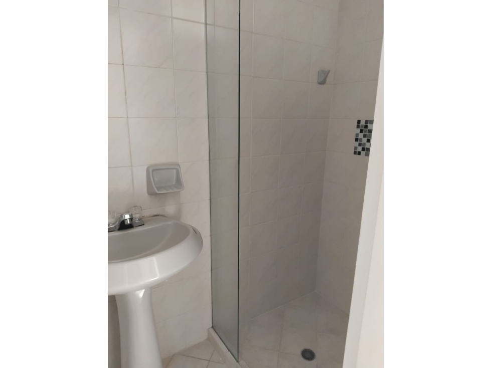 ARRIENDO HERMOSO APTO GRANDE CALASANZ PARTE BAJA — foto 6