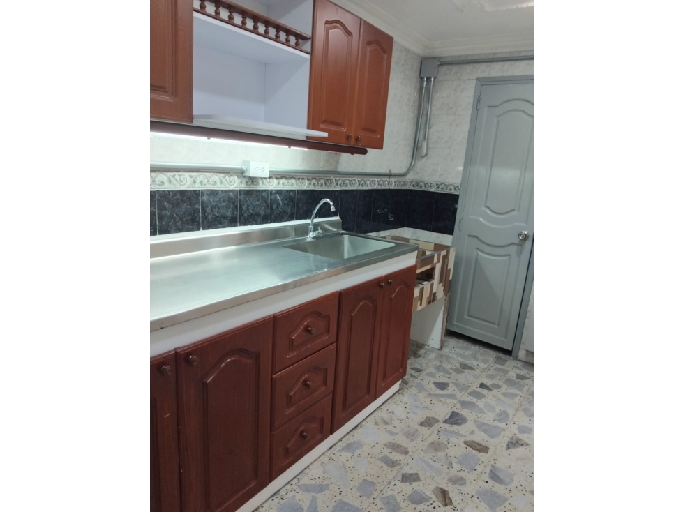 ARRIENDO ESPECTACULAR LOCAL EN LAURELES — foto 5