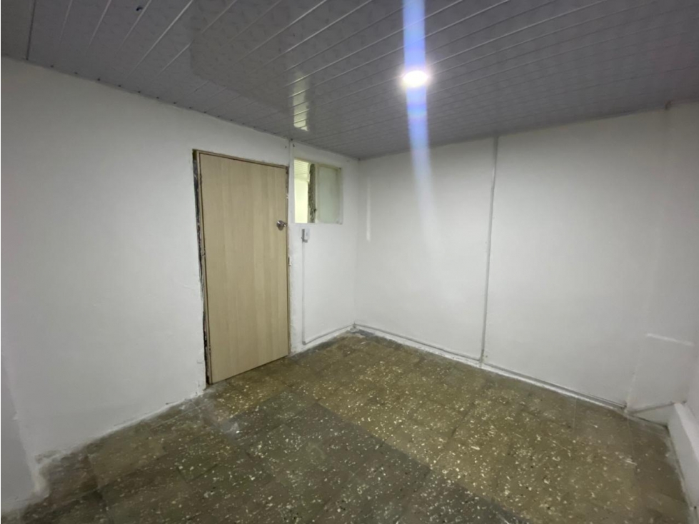 ARRIENDO APTO GRANDE EN ROBLEDO PARQUE PARA VIVIENDA O BODEGA — foto 5