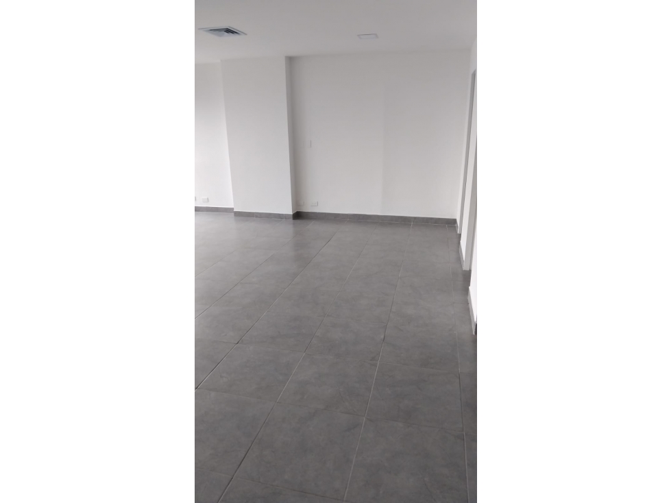 SE VENDE ESPECTACULAR OFICINA EN LA AGUACATALA — foto 4