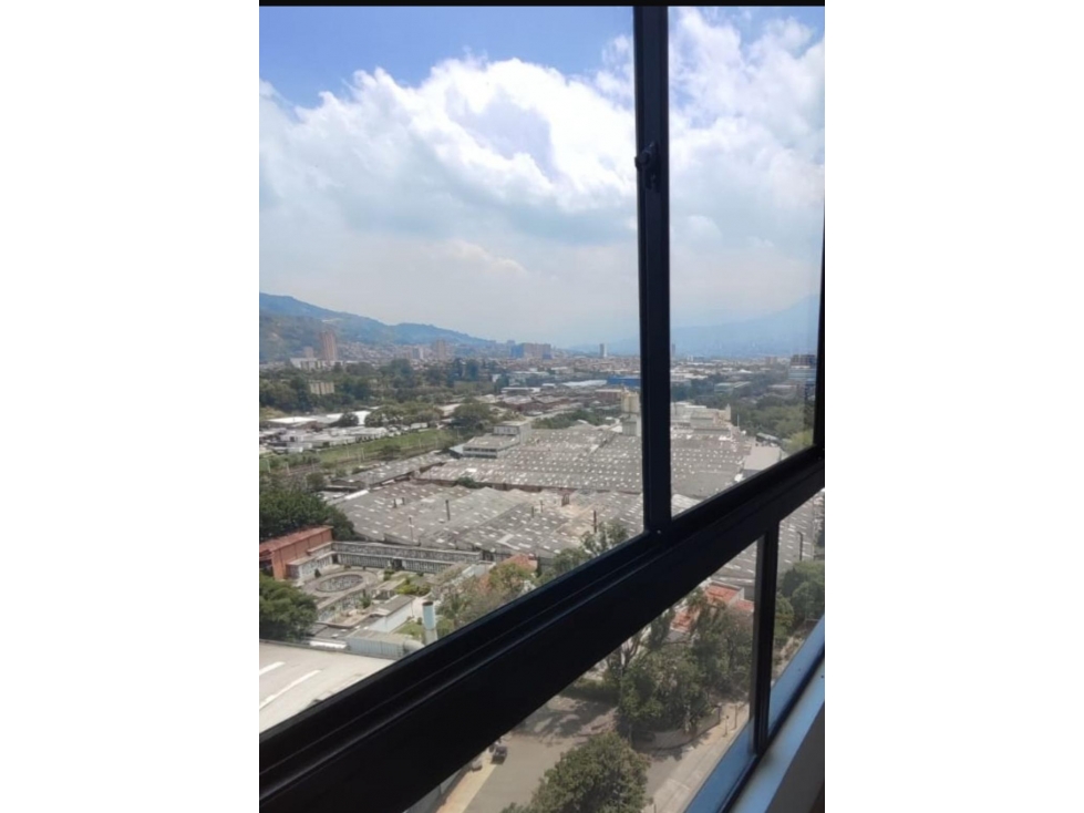 SE VENDE HERMOSA APARTAMENTO EN ENVIGADO CENTRAL — foto 2