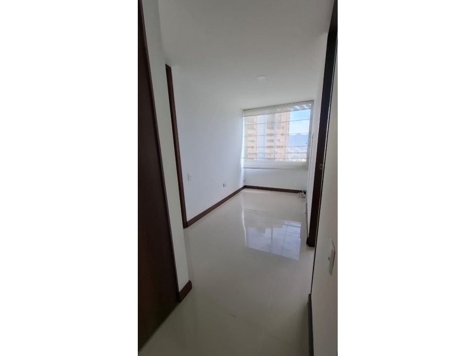 SE ARRIENDA ESPECTACULAR APARTAMENTO EN EL POBLADO — foto 4