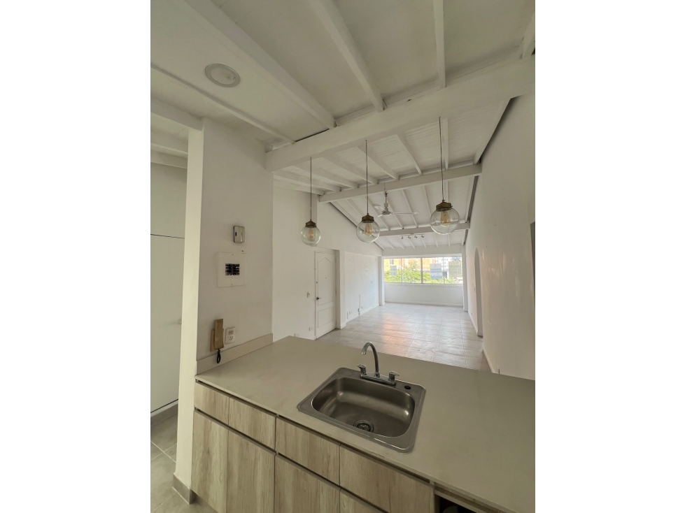 Se arrienda apartamento en laureles — foto 2