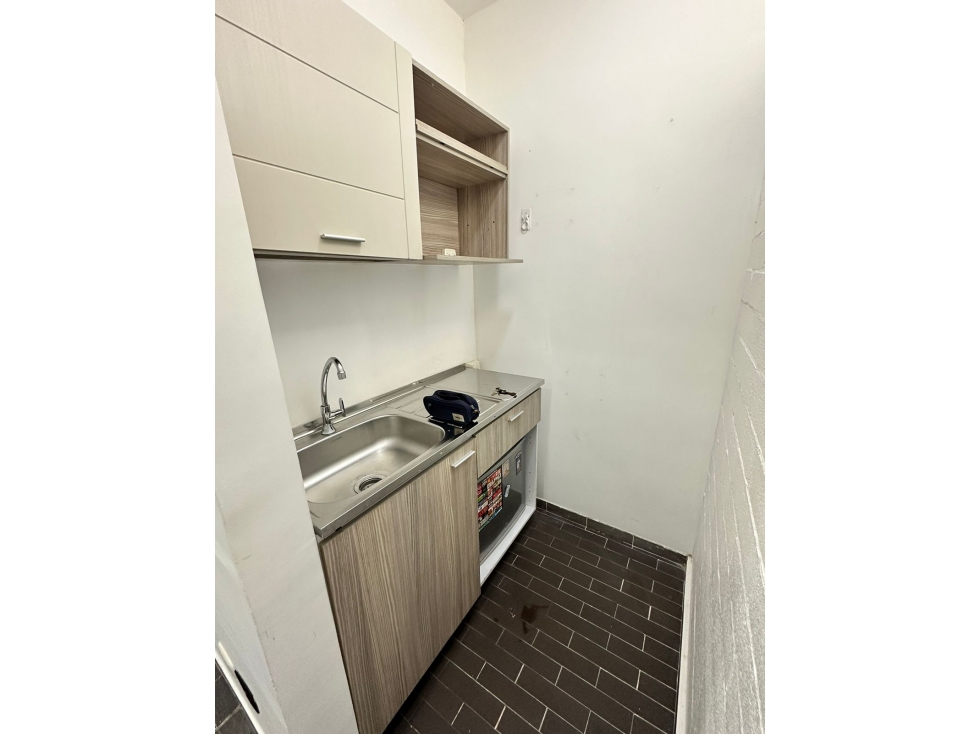Arriendo oficina independiente en poblado — foto 3