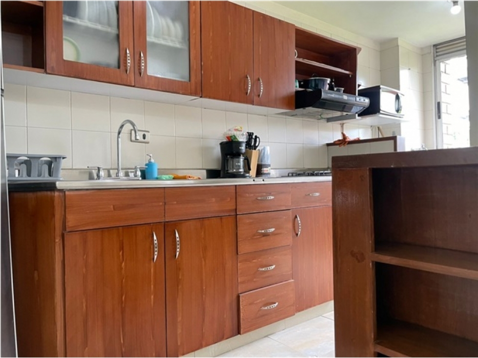 ¡SE VENDE AMPLIO APTO EN LAURELES! — foto 2