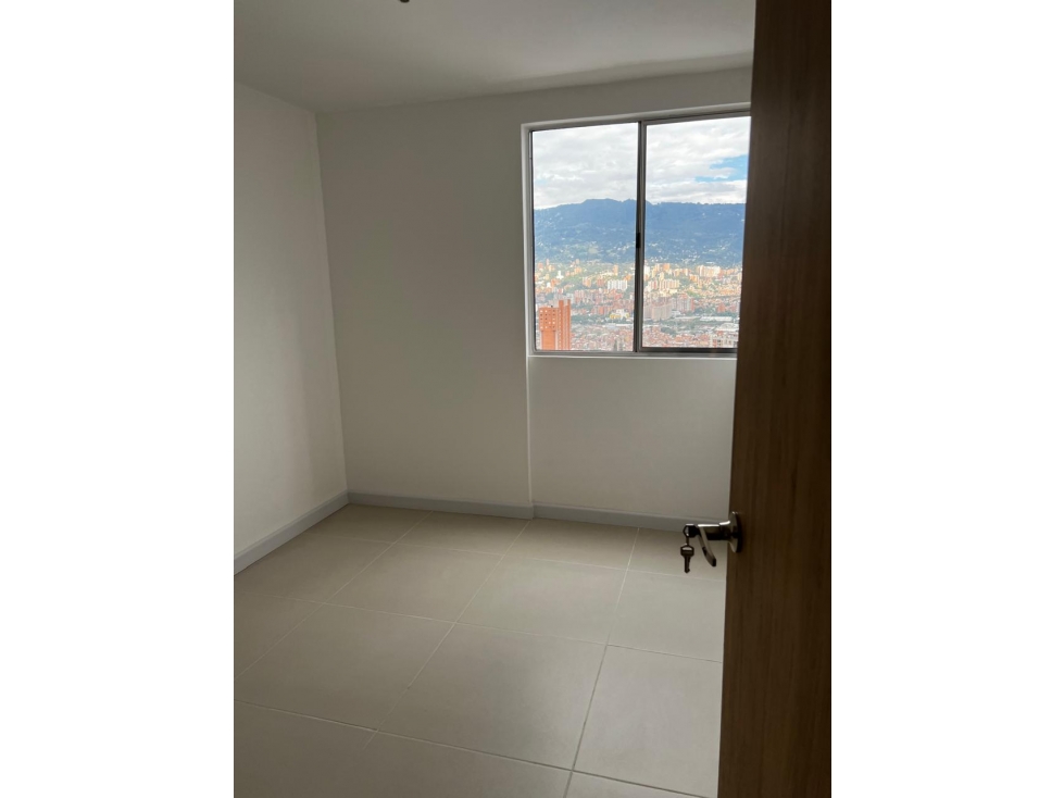 VENDO HERMOSO APARTAMENTO EN ITAGÜÍ CON VISTA INCREIBLE A LA CIUDAD — foto 6