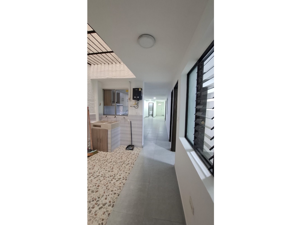 SE VENDE HERMOSA CASA EN ITAGUI CALATRAVA - 1