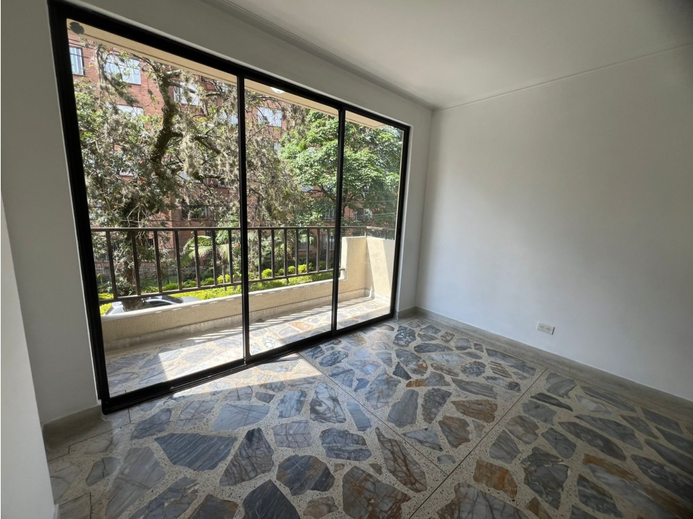 Se arrienda hermoso apartamento en Laureles