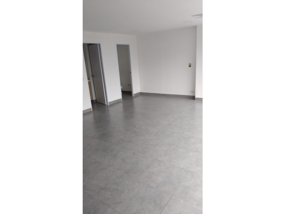 SE VENDE ESPECTACULAR OFICINA EN LA AGUACATALA — foto 3