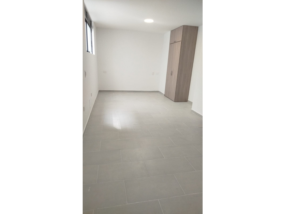 SE ARRIENDA HERMOSO APARTAMENTO CERCA LA 80 PARA ESTRENAR — foto 5