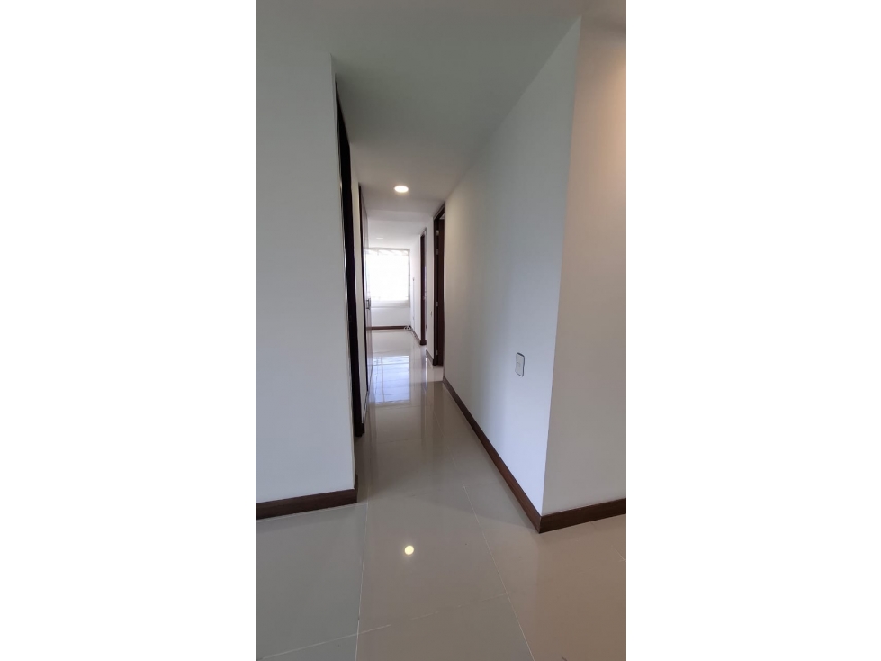 SE ARRIENDA ESPECTACULAR APARTAMENTO EN EL POBLADO — foto 5