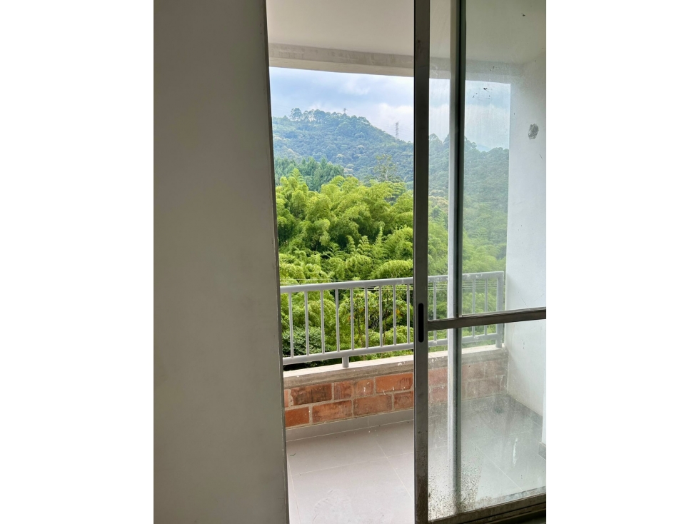 VENDO HERMOSO APARTAMENTO CON VISTA A RESERVA NATURAL