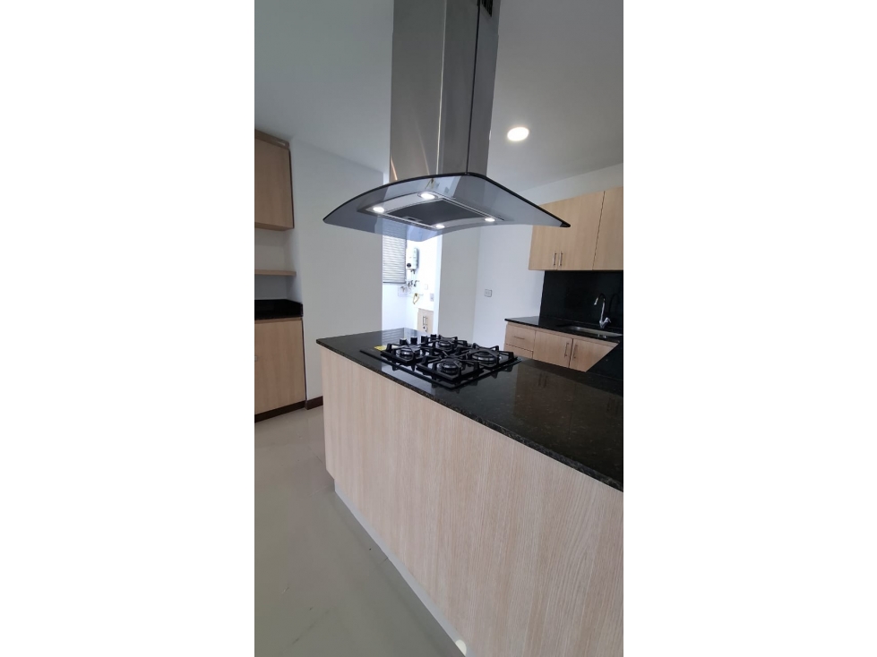 SE ARRIENDA ESPECTACULAR APARTAMENTO EN EL POBLADO — foto 6