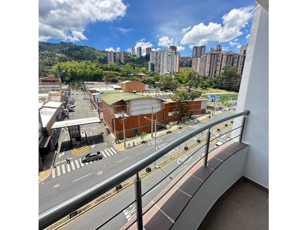 SE ARRIENDA ESPECTACULAR APARTAMENTO EN TORRE ALCAZERES