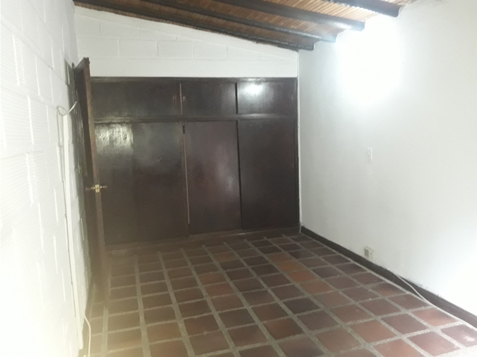 VENDO 2DO PISO DE CASA CON AIRE Y GARAJE EN LAURELES - VELODROMO — foto 5