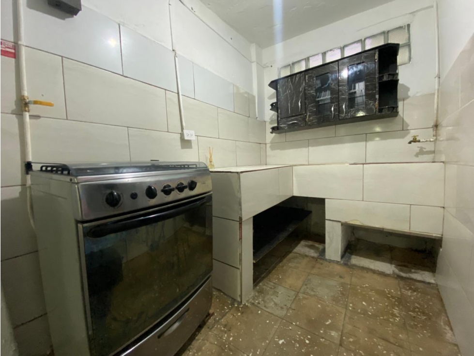 ARRIENDO APTO GRANDE EN ROBLEDO PARQUE PARA VIVIENDA O BODEGA