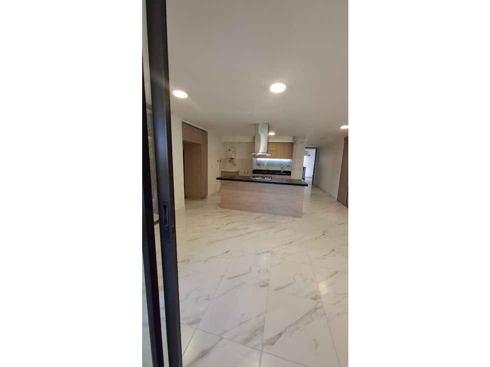 SE ARRIENDA ESPECTACULAR APARTAMENTO EN EL POBLADO — foto 6