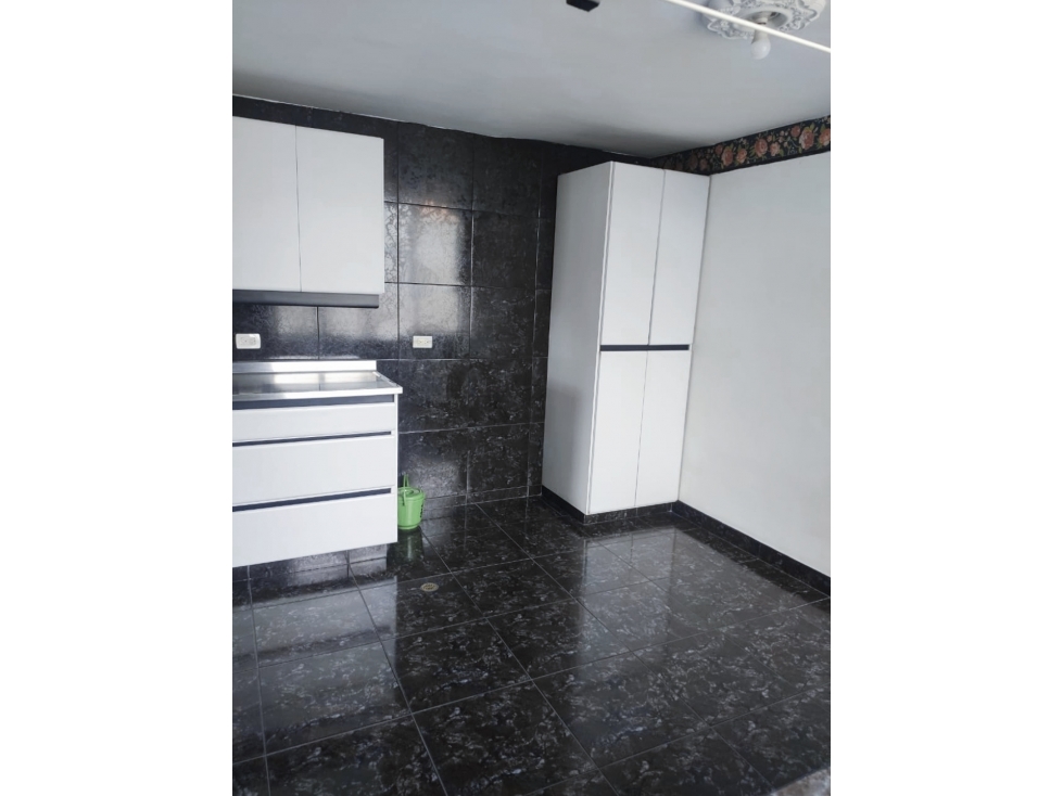 SE ARRIENDA HERMOSO APARTAMENTO EN LAURELES — foto 2