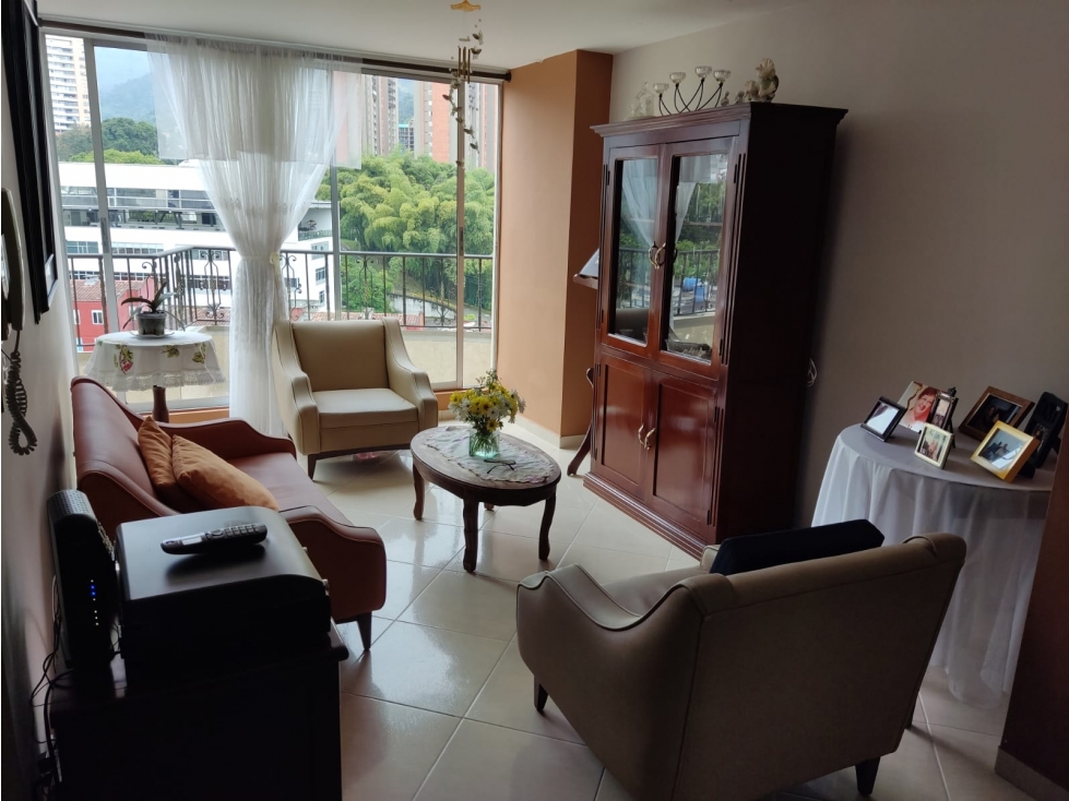 ¡SE VENDE AMPLIO APTO EN SABANETA!
