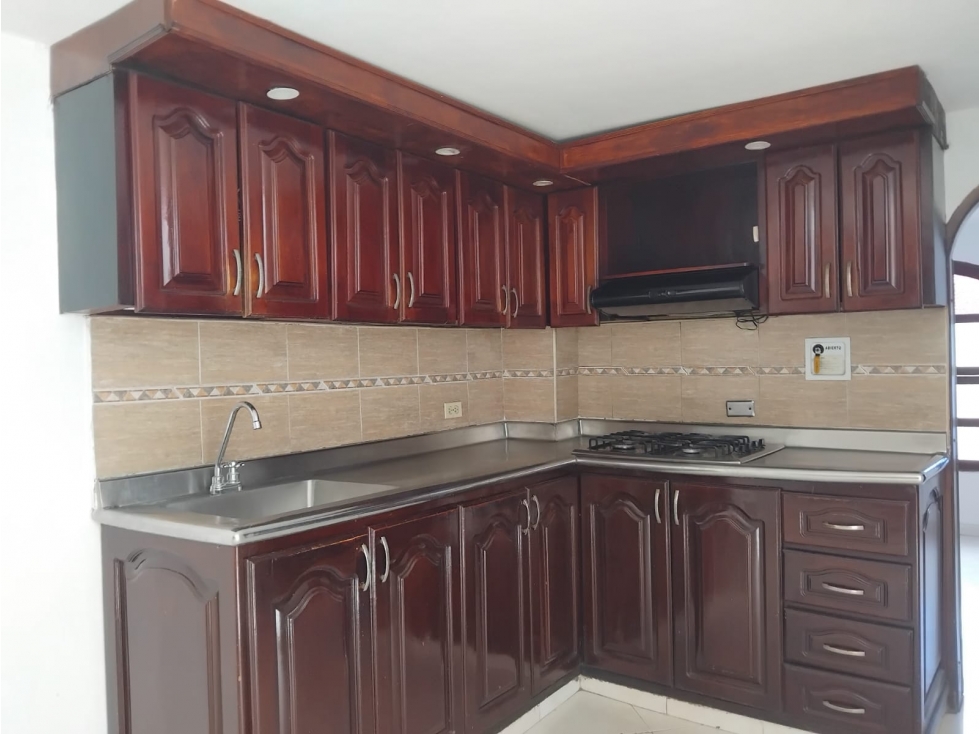 SE ARRIENDA CASA EN SANTA MONICA