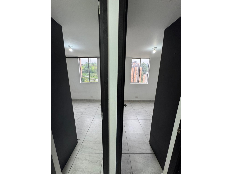 SE VENDE HERMOSO APARTAMENTO EN ENVIGADO SECTOR LA MINA — foto 4