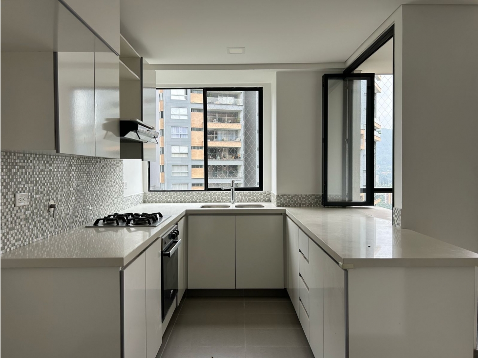 ARRIENDO AMPLIO Y MODERNO APARTAMENTO EN ENVIGADO LOMA LAS BRUJAS — foto 3