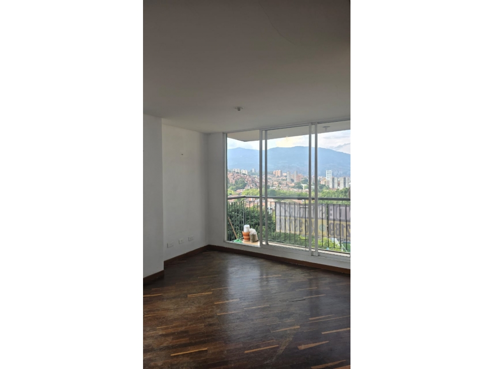 Se arrienda hermoso apartamento en loma de los bernal
