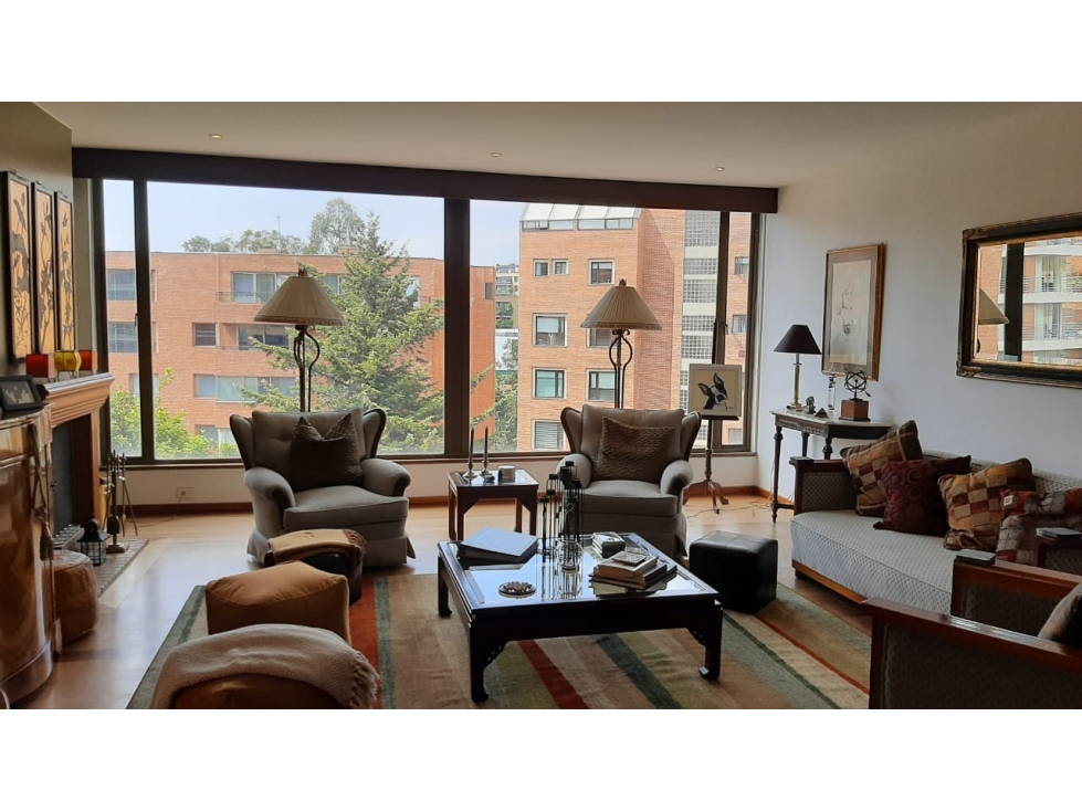 Amplio e iluminado apartamento para venta en Rosales