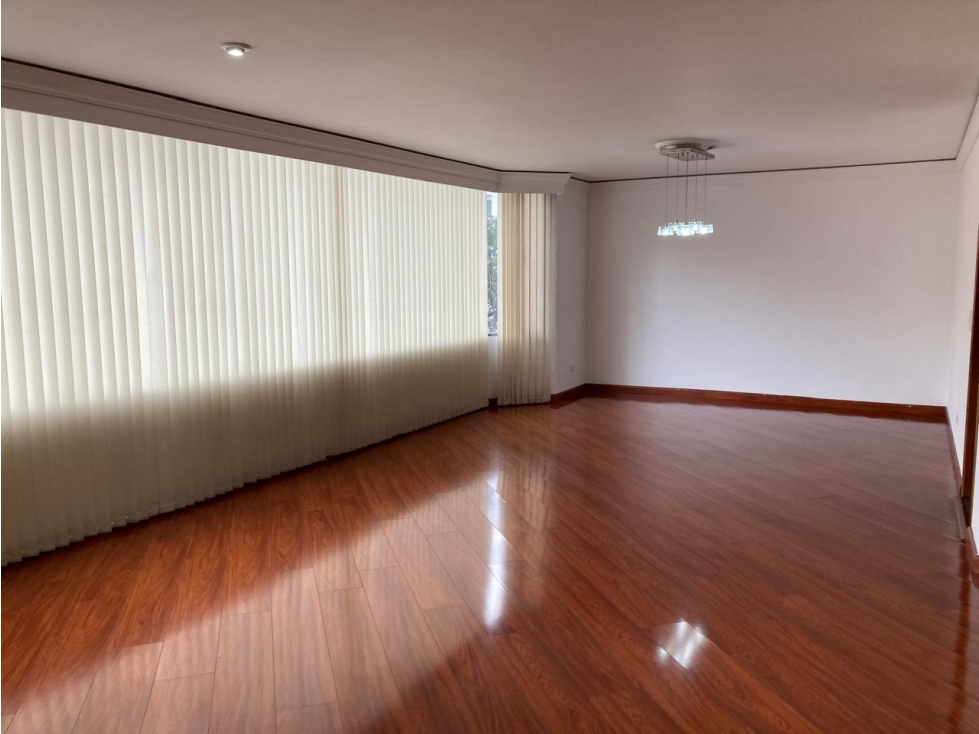 Amplio apartamento dúplex para arriendo en Chicó — foto 4