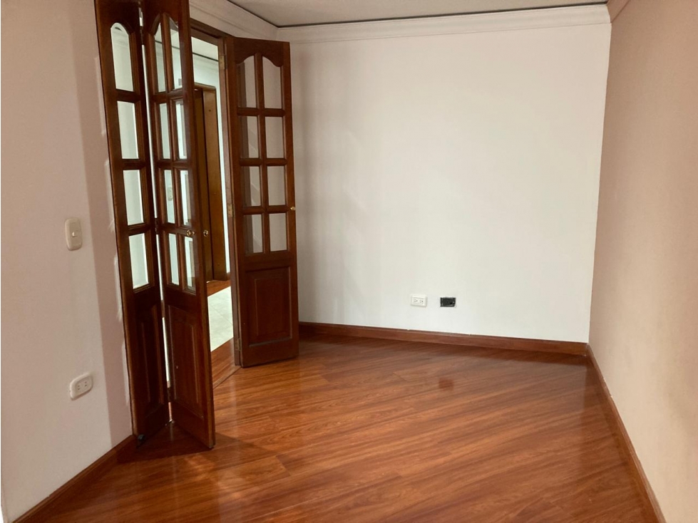 Amplio apartamento dúplex para arriendo en Chicó — foto 6