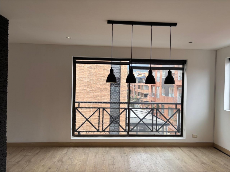 Apartamento remodelado con Terraza para Arriendo en Santa Bárbara — foto 5