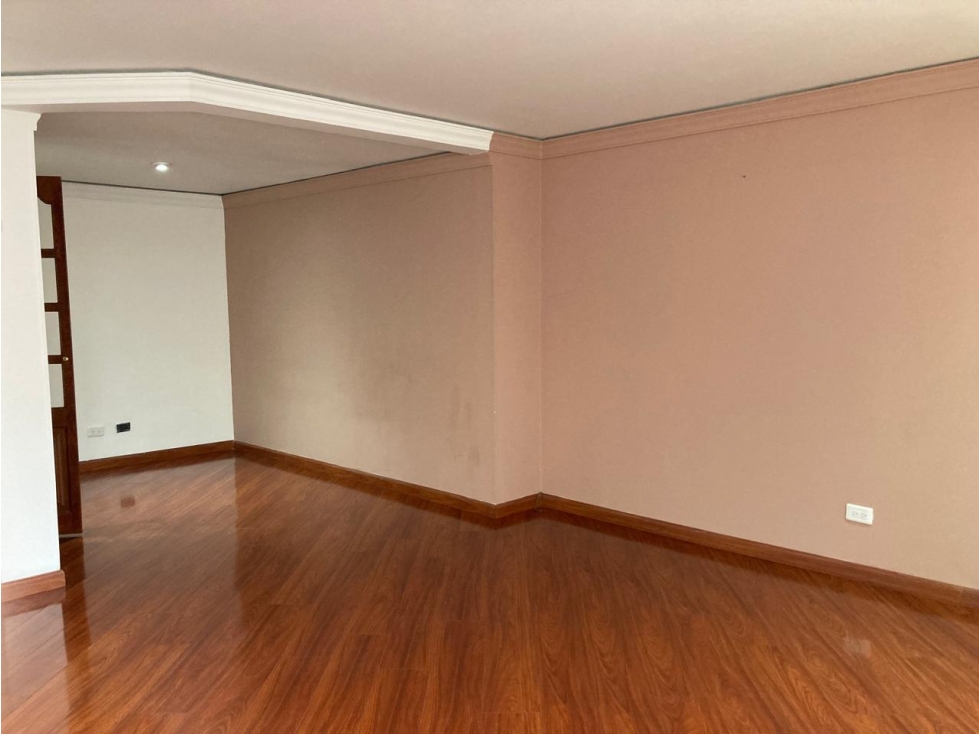 Amplio apartamento dúplex para arriendo en Chicó — foto 5