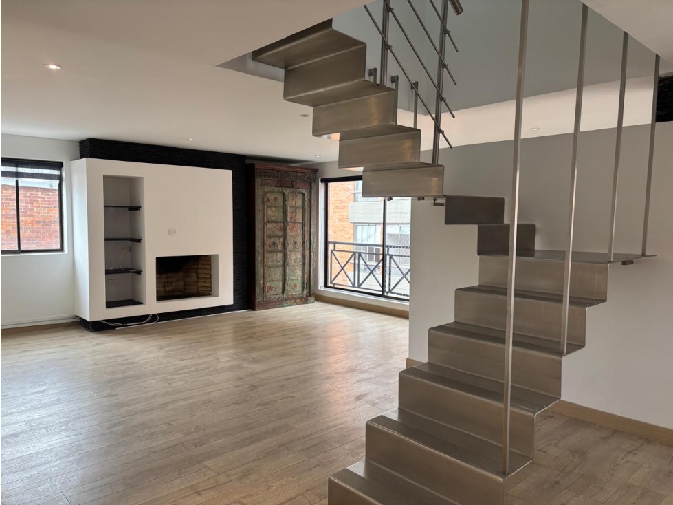 Apartamento remodelado con Terraza para Arriendo en Santa Bárbara
