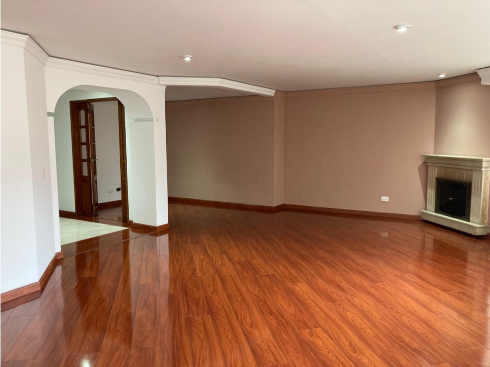 Amplio apartamento dúplex para arriendo en Chicó — foto 3